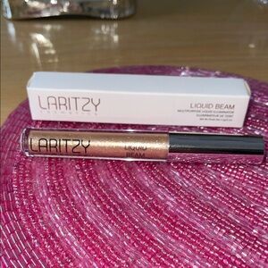 LARITZY COSMETICS liquid beam illuminator NWT